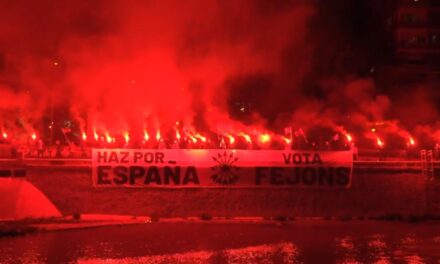 Falange Española de las JONS desplegó una gran pancarta pidiendo el voto en la madrileña Ribera del Manzanares
