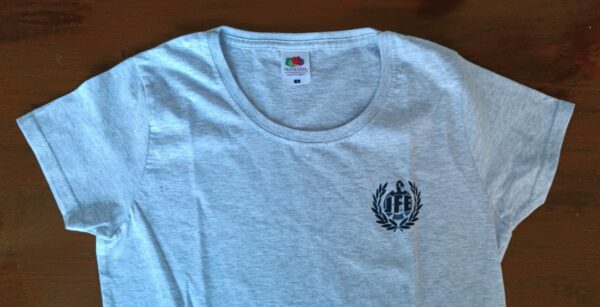 Camiseta gris JFE: "Brillen al sol las flechas de mi haz"